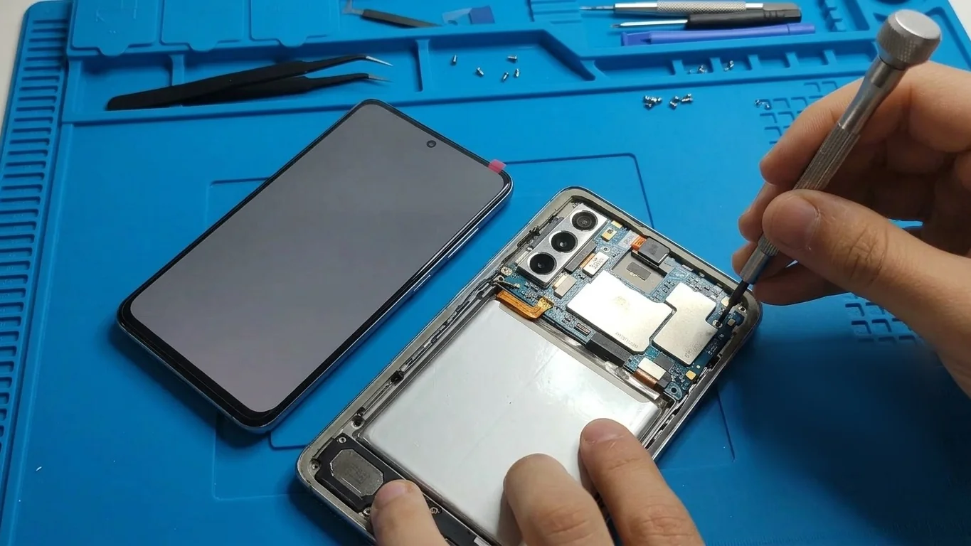 Abertura e diagnóstico — Samsung Galaxy na Startech Soluções, assistência técnica na Aldeota, Fortaleza