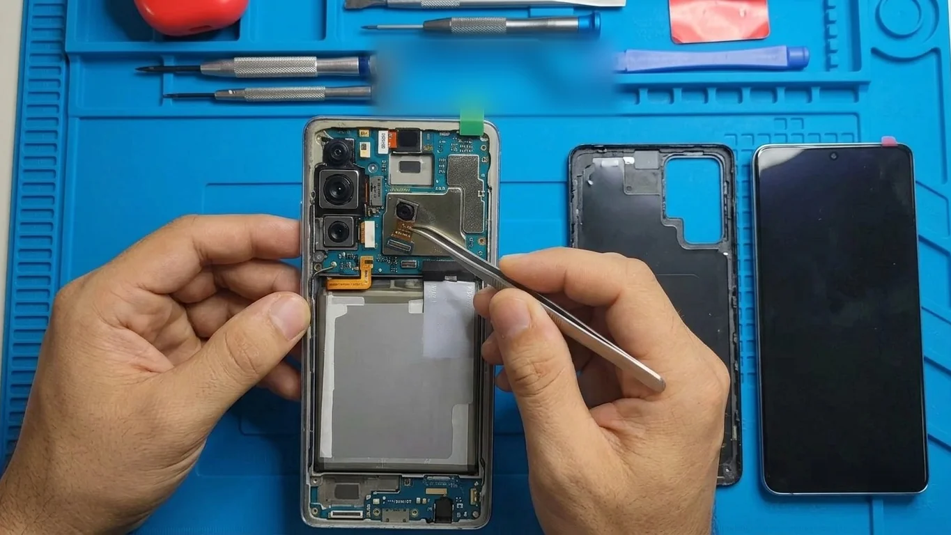Reparo interno — Motorola na Startech Soluções, assistência técnica na Aldeota, Fortaleza